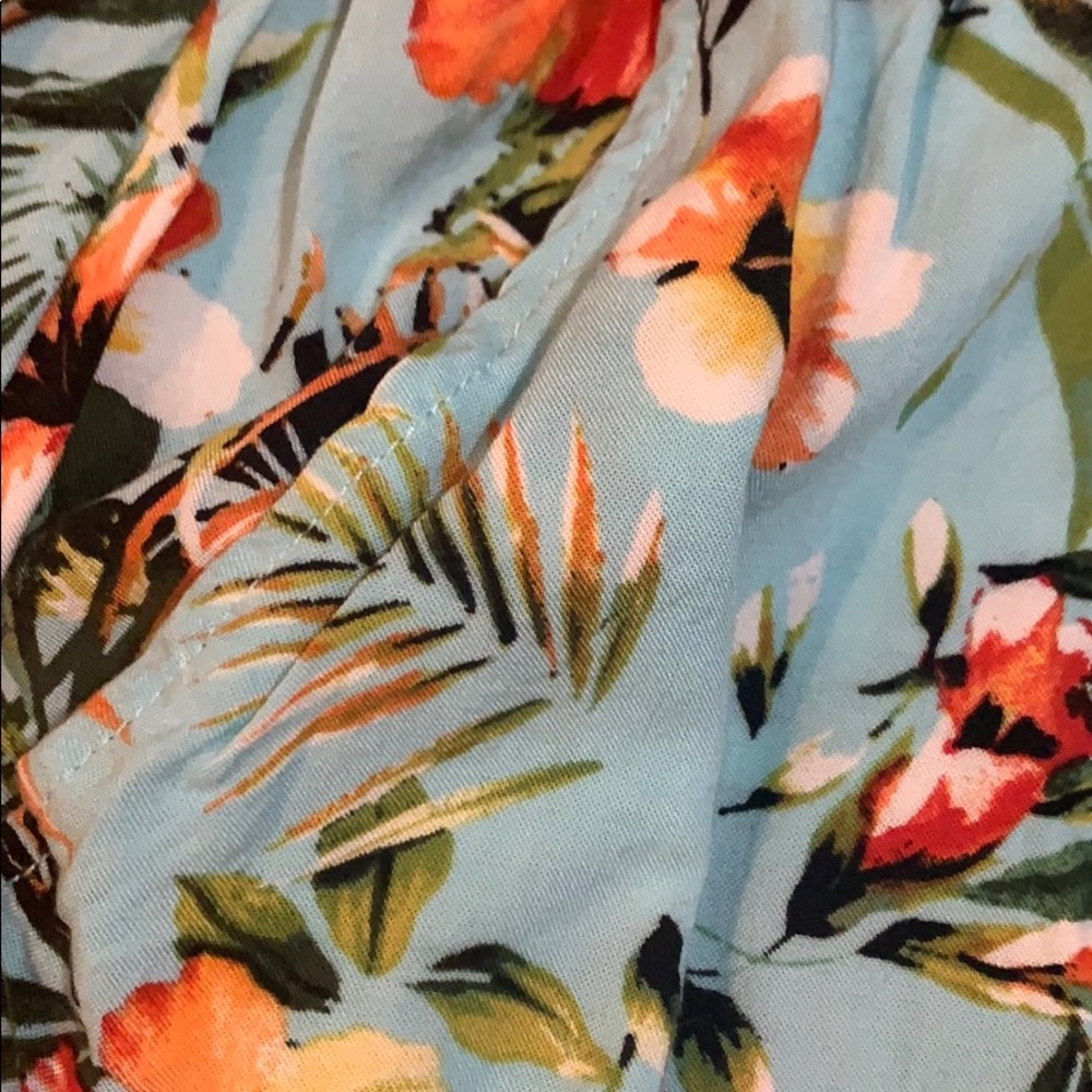 🌺NWOT Romper w/pockets🌺 - Picture 2 of 3